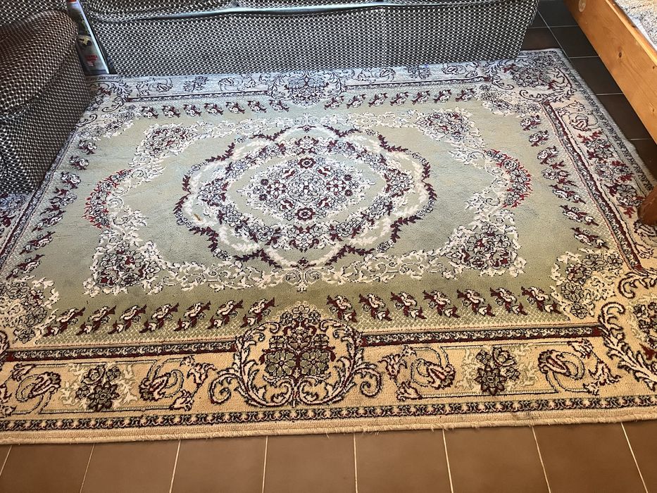 Персийски килим в зелено 230/170