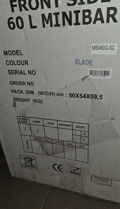 Minibar Klarstein, Kleo MBA60G SC este un minprofesional cu ușă de sticlă