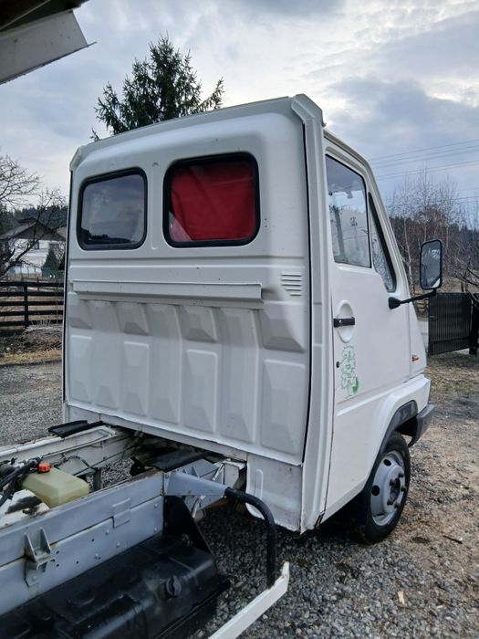 Renault Master 2.5 Diesel – Basculabil 3,5T – Mașină de muncă.