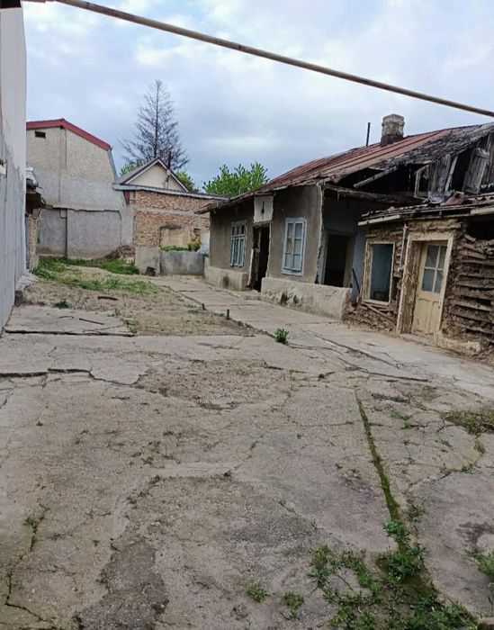 Casă de vânzare zona piata saracă