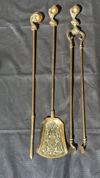 Unelte pt semineu, bronz ,gheara cu bila