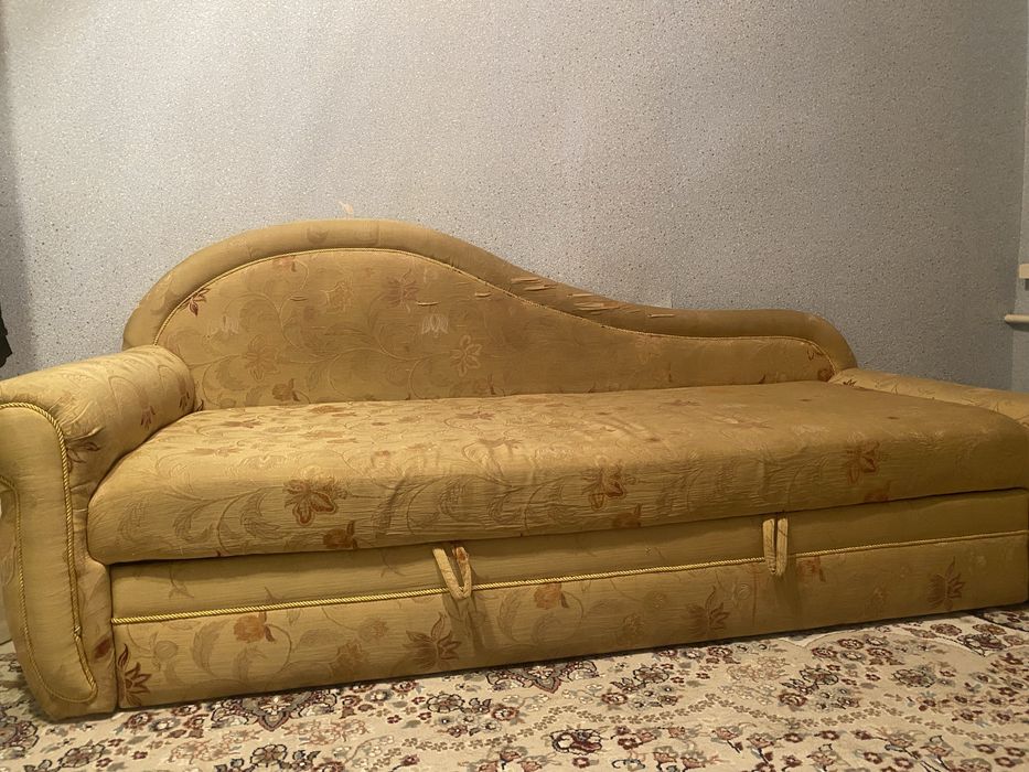 Отдам диван чистый