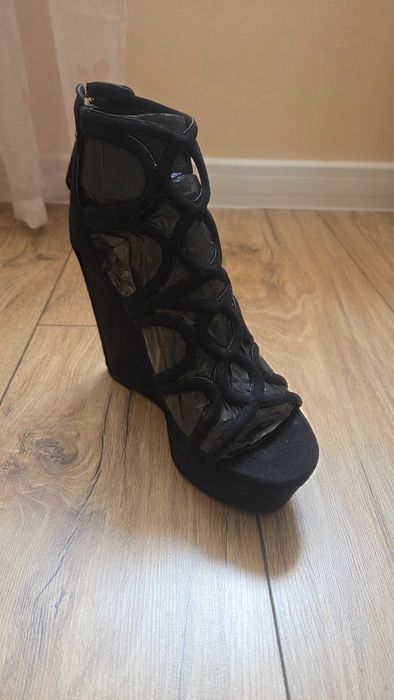 Сандали на платформа Guess НОВИ