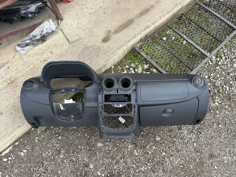 Табло със десен airbag за Дачия Дъстър