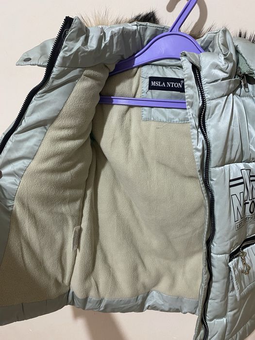 Срочно  новую  куртку  детскую продам .