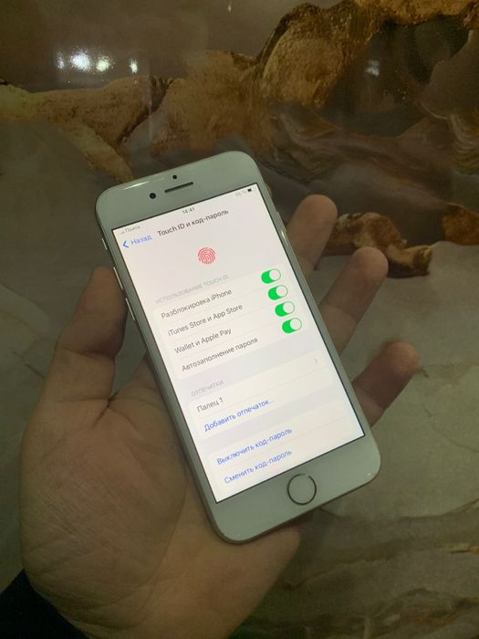 В продаже Айфон 7. 32Gb