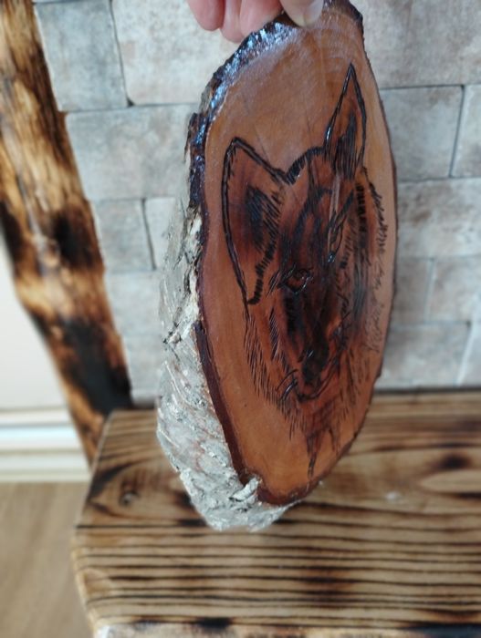 Tablouri pirogravate cu diferite imagini