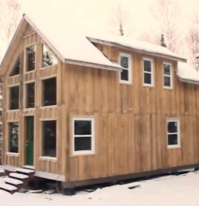 Confecționez case pe structura metalica