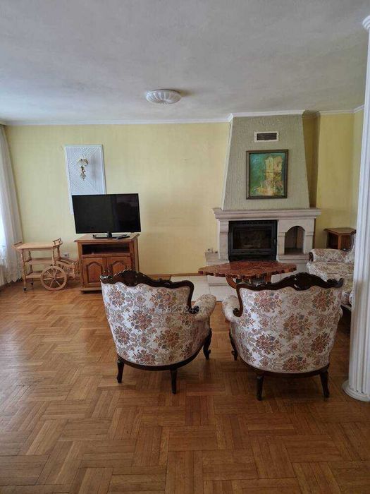 Страхотен мезонет с три спални и камина!