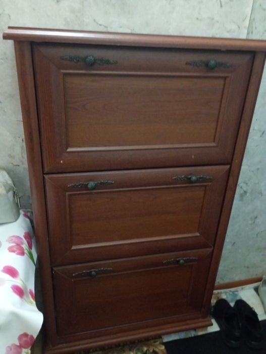 Продам обувницу.