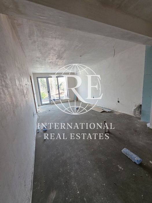 Продава се Четиристаен апартамент в Варна, Цветен квартал - 131 кв.м за 954 €/кв.м - Снимка #10