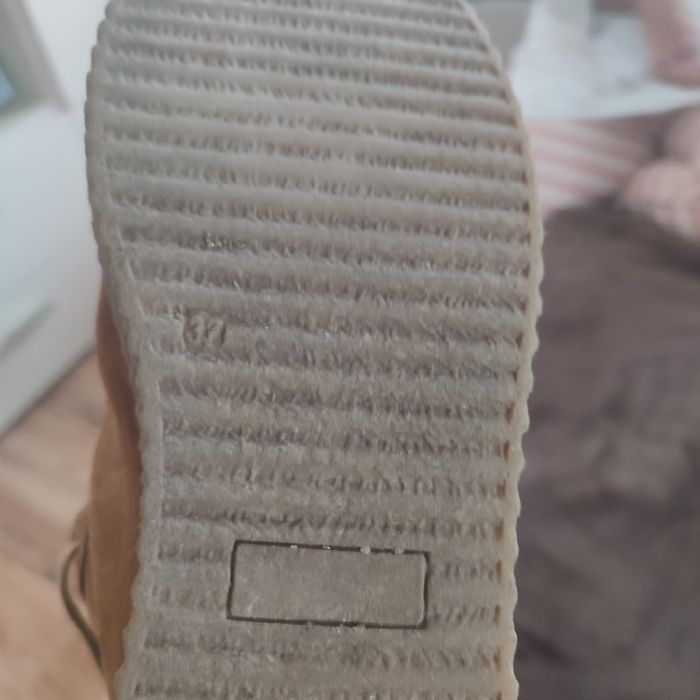 Топли зимни дамски боти в отлично състояние.