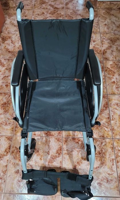 Scaun rulant nou ( handicap dizabilitati)  cu latimea sezutului 42 cm