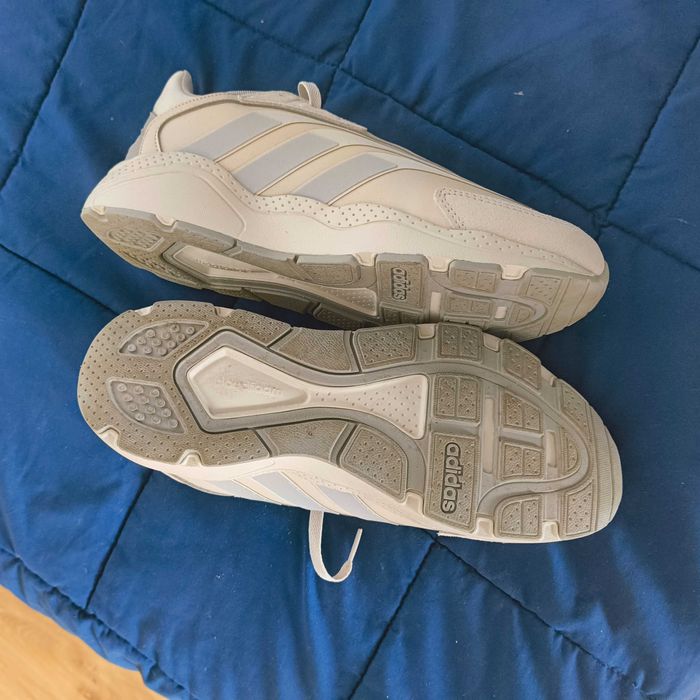 Маратонки Адидас оригинални 43 номер не са новени