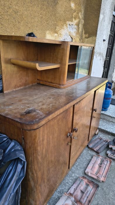 Секция скрин за чаши и други неща