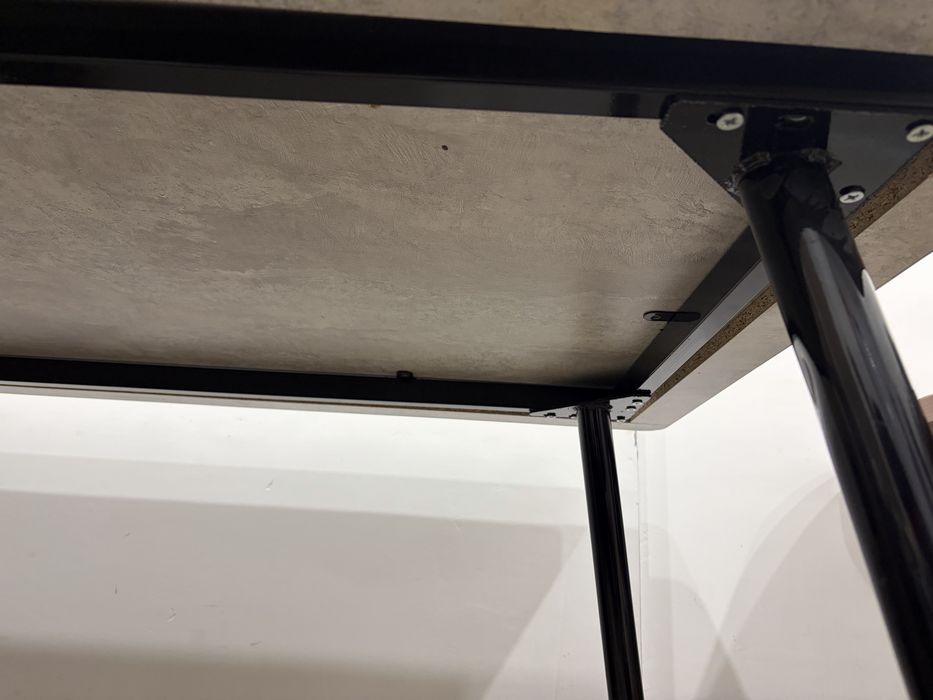 Обеденный стол в отличном состояний