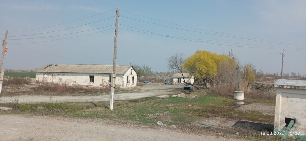 Шийпон сотилади майдони 40 сотих сув ва электр бор