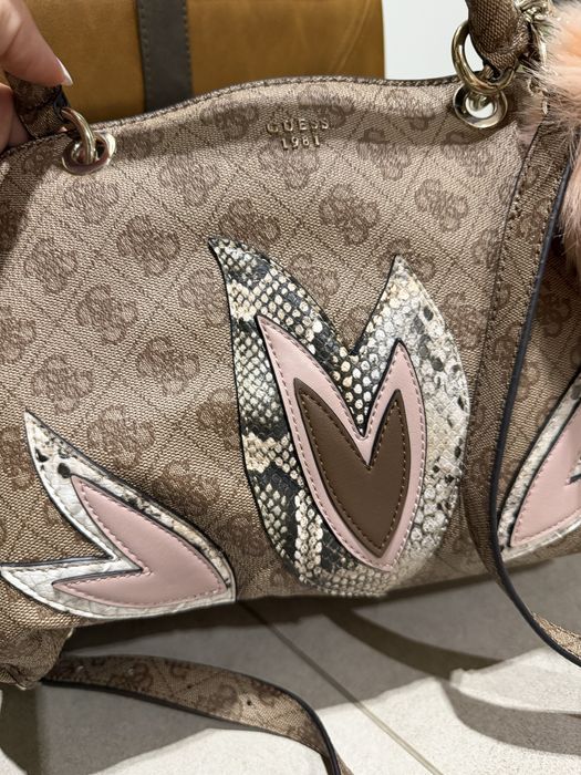 Кафява чанта Guess