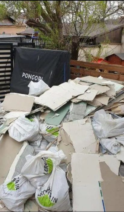 Facem curat în curți și becuri