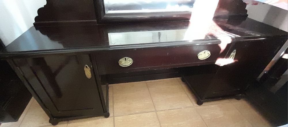 Masa de toaleta cu oglindă mare
