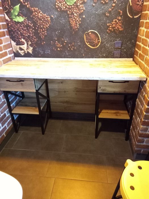 Стол для барбер зоны лофт.