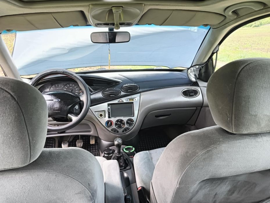 Vând sau schimb Ford focus 1.6 benzina