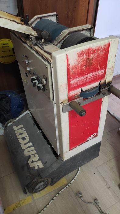 Mașina de șlefuit ski și snowboard