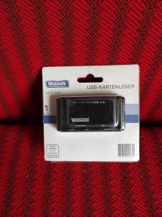 Cititor diferite tipuri de carduri, SDcarduri.
 Produs nou in cutie cu