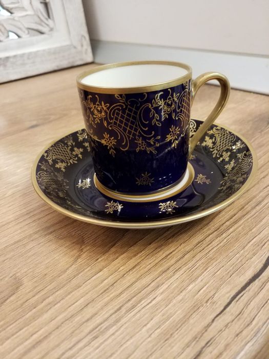 Set ceașcă și farfurie din porțelan și cobalt.