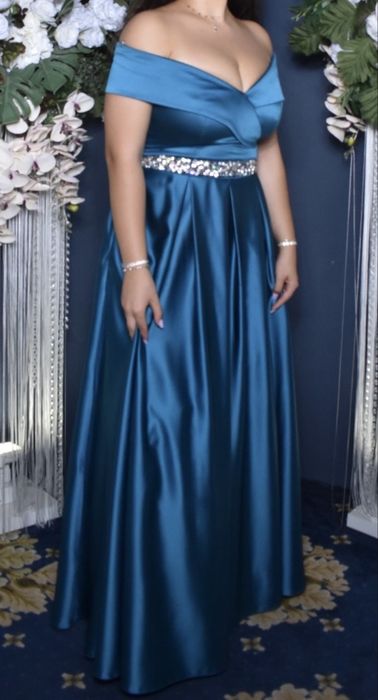 * Vand rochie ocazie *