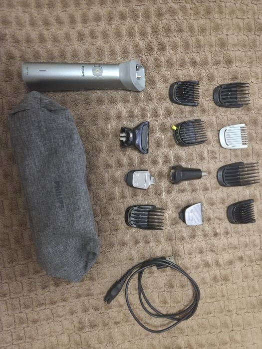 Aparat de tuns multifuncțional Philips Multigroom Seria 5000, 11 în 1 (Wet & Dry)