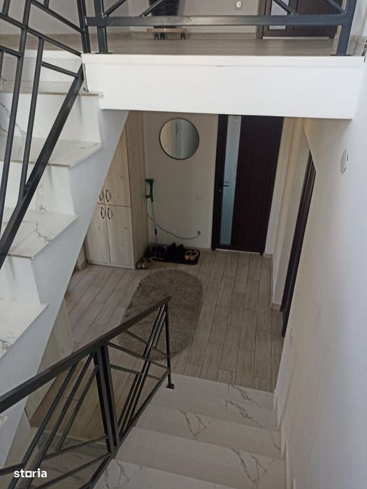 Casa D+P+E la intrare in Curtesti