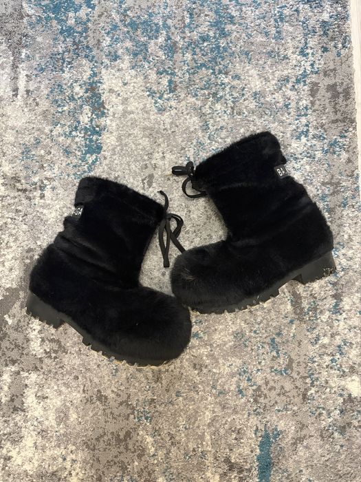 balenciaga alaska boots black fur