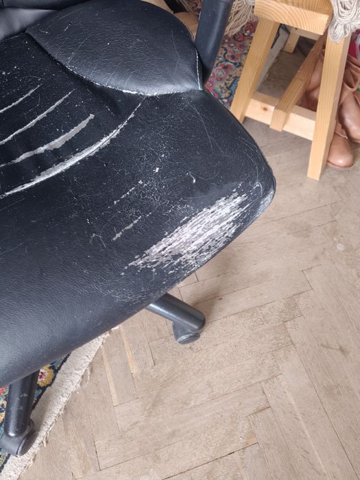 Офис стол удобен