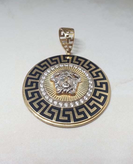 Pandantiv tip Versace din aur de 14K cu pietre semiprețioase albe