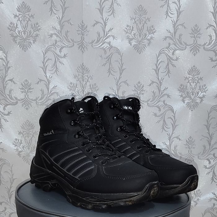 Продам зимние кроссовки