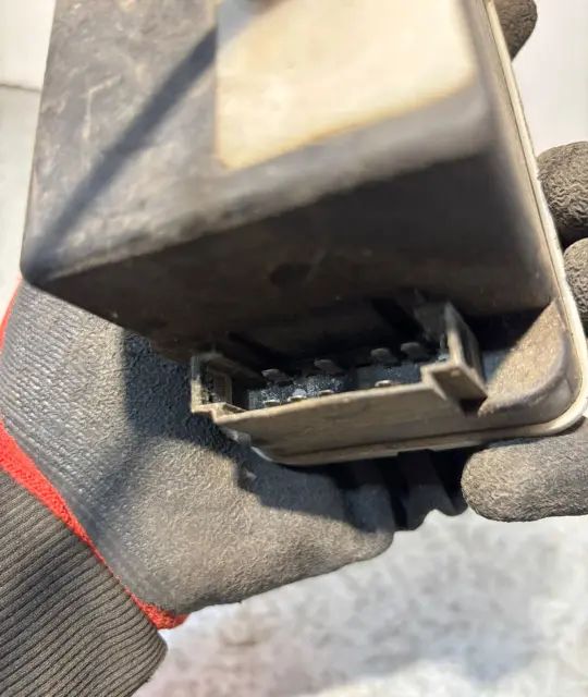 Ansamblu stergatoare parbriz volan pe stanga Dacia Logan 2007