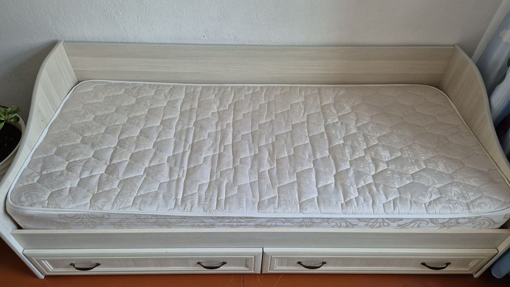 Двухдверный шкаф