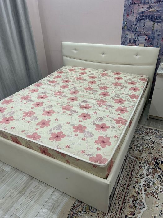 Продам двухспалную кровать + матрас