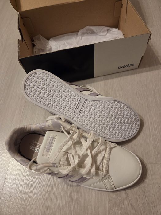 Adidas coneo    QT