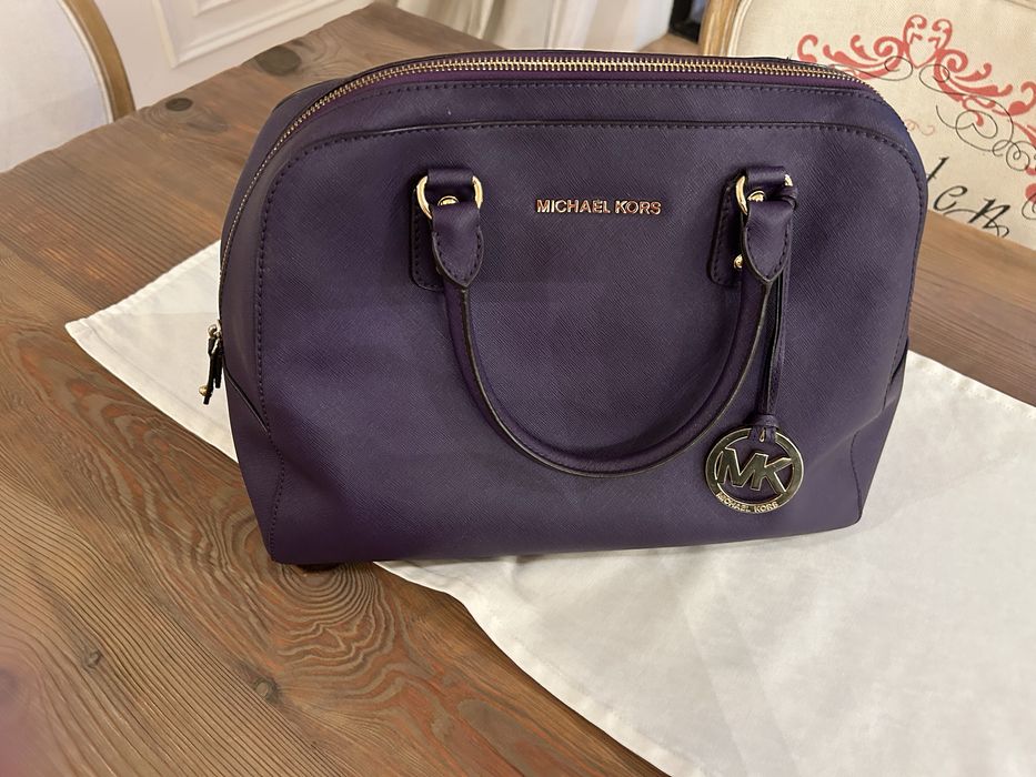 Michael Kors кожена чанта в лилав цвят