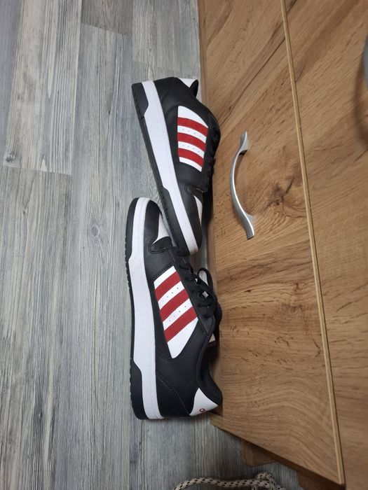 Обувки адидас нови са не са носени 44 номер