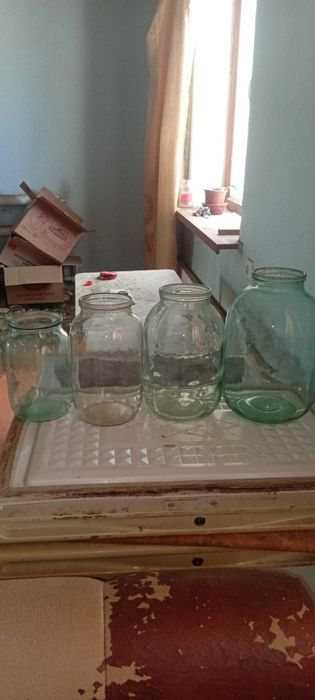 Продам банки 1. 1.5. 2. 3литра.