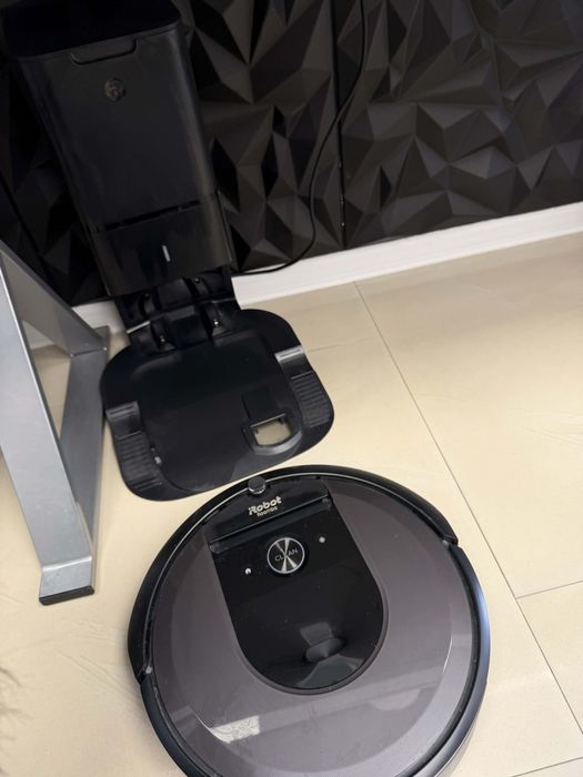 iRobot Roomba i8+