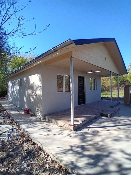 Vindem case din structura metalica