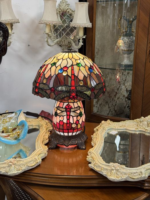 Lampa deosebita stil tiffany cu bec in picior