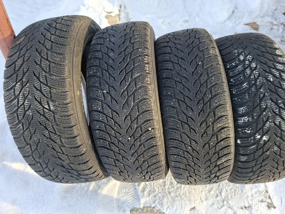 Продам шины. 215/55/17 нокиа
