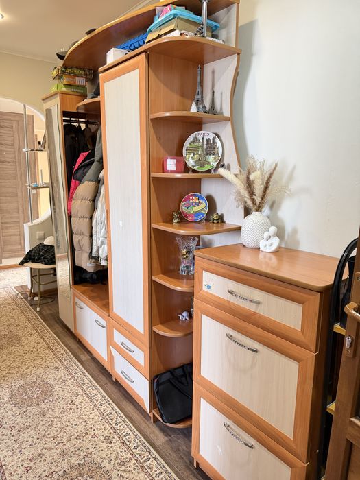 Прихожая с комодом