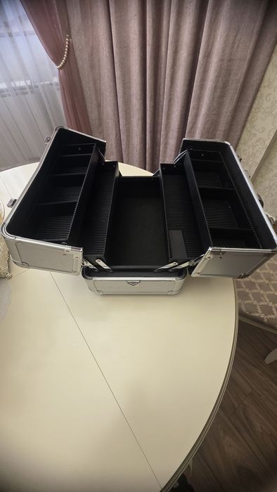 Продам кейс для косметики