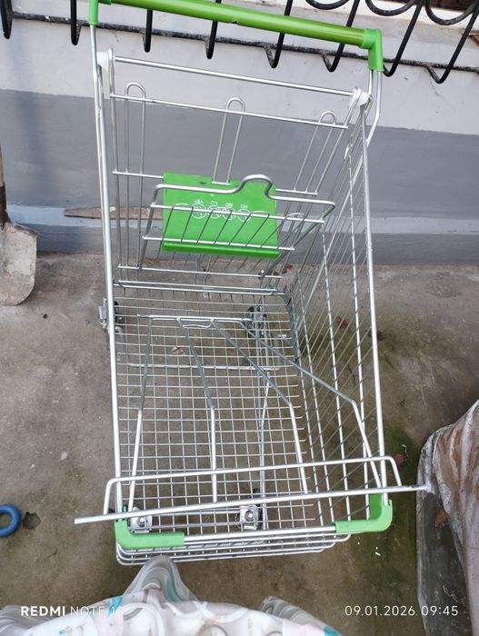 Металлическая тележка